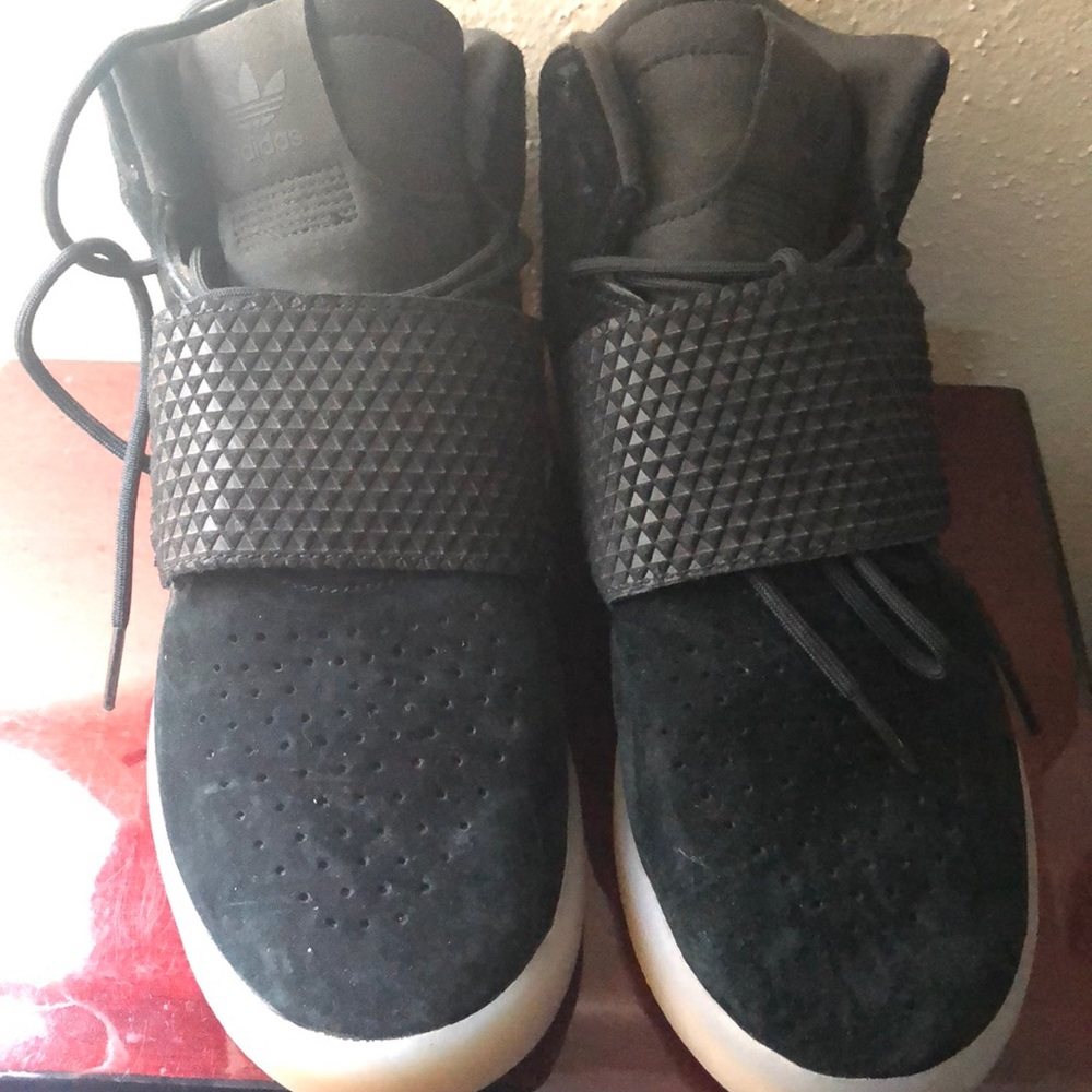 Adidas shoes boys 5.5 women’s 7.5